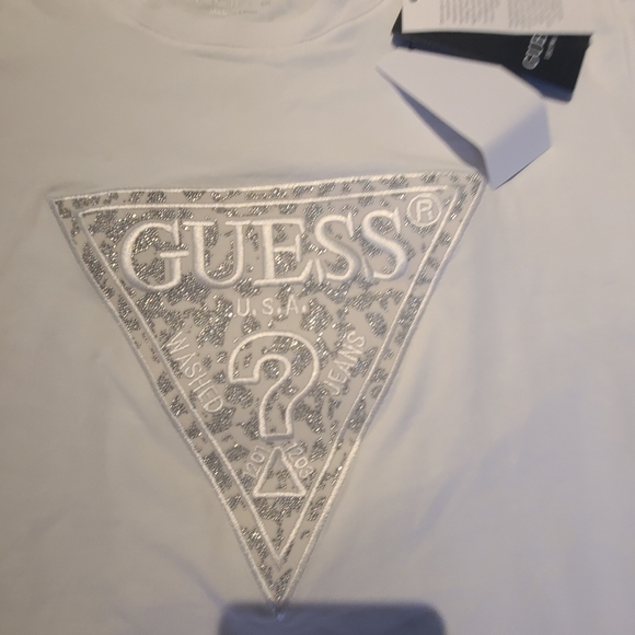 Medium White GuessTee, NWT. - Picture 2 of 5